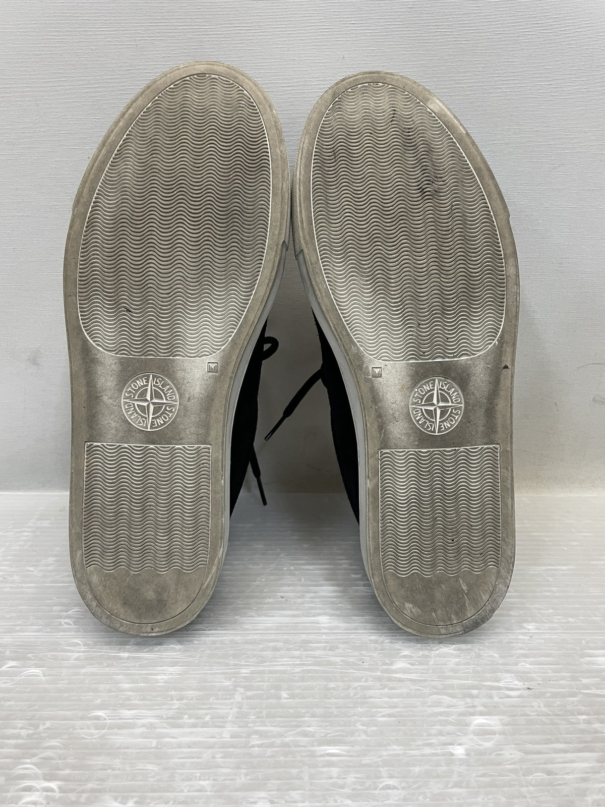 スニーカー STONE ISLAND コンパスロゴ刺繍 スウェード マウンテンシューズ 41 黒