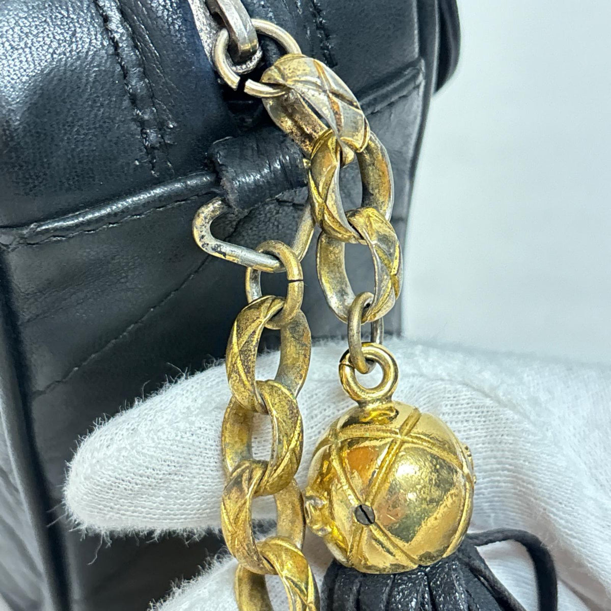 CHANEL Vｽﾃｯﾁ ｼｪﾌﾞﾛﾝ ﾗﾑｽｷﾝﾁｪｰﾝｼｮﾙﾀﾞｰﾊﾞｯｸﾞ ﾌﾞﾗｯｸ