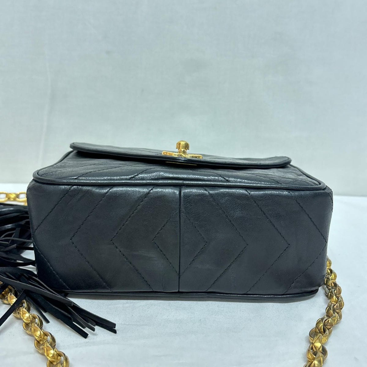 CHANEL Vｽﾃｯﾁ ｼｪﾌﾞﾛﾝ ﾗﾑｽｷﾝﾁｪｰﾝｼｮﾙﾀﾞｰﾊﾞｯｸﾞ ﾌﾞﾗｯｸ