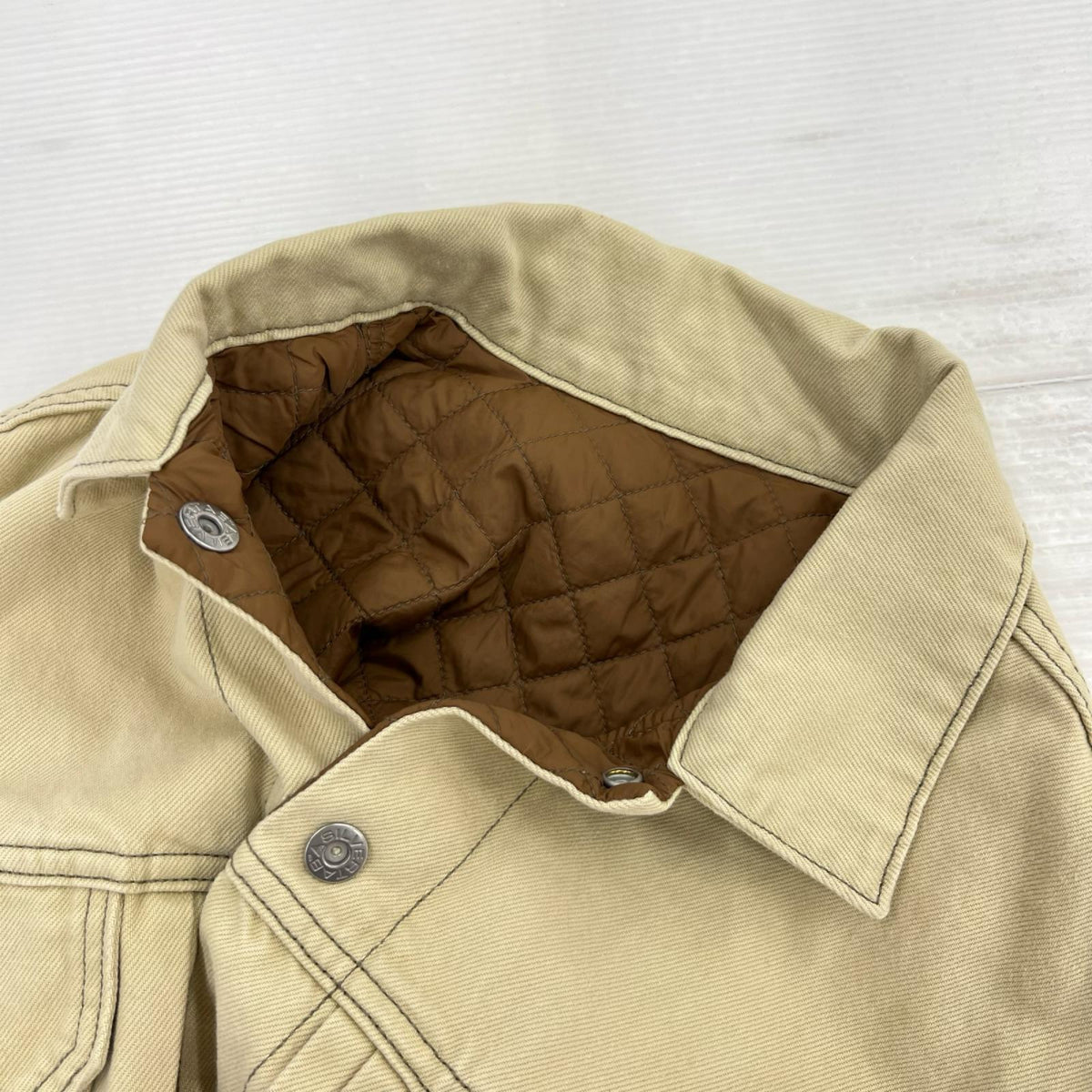 ジャケット Levi's ﾘﾊﾞｰｼﾌﾞﾙｷﾙﾃｨﾝｸﾞﾌﾞﾙｿﾞﾝ　白 ベージュ