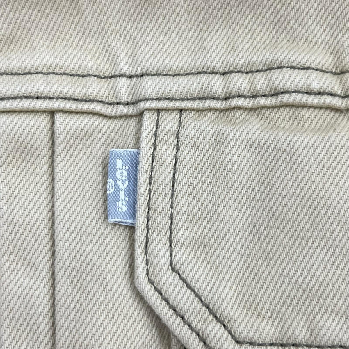 ジャケット Levi's ﾘﾊﾞｰｼﾌﾞﾙｷﾙﾃｨﾝｸﾞﾌﾞﾙｿﾞﾝ　白 ベージュ