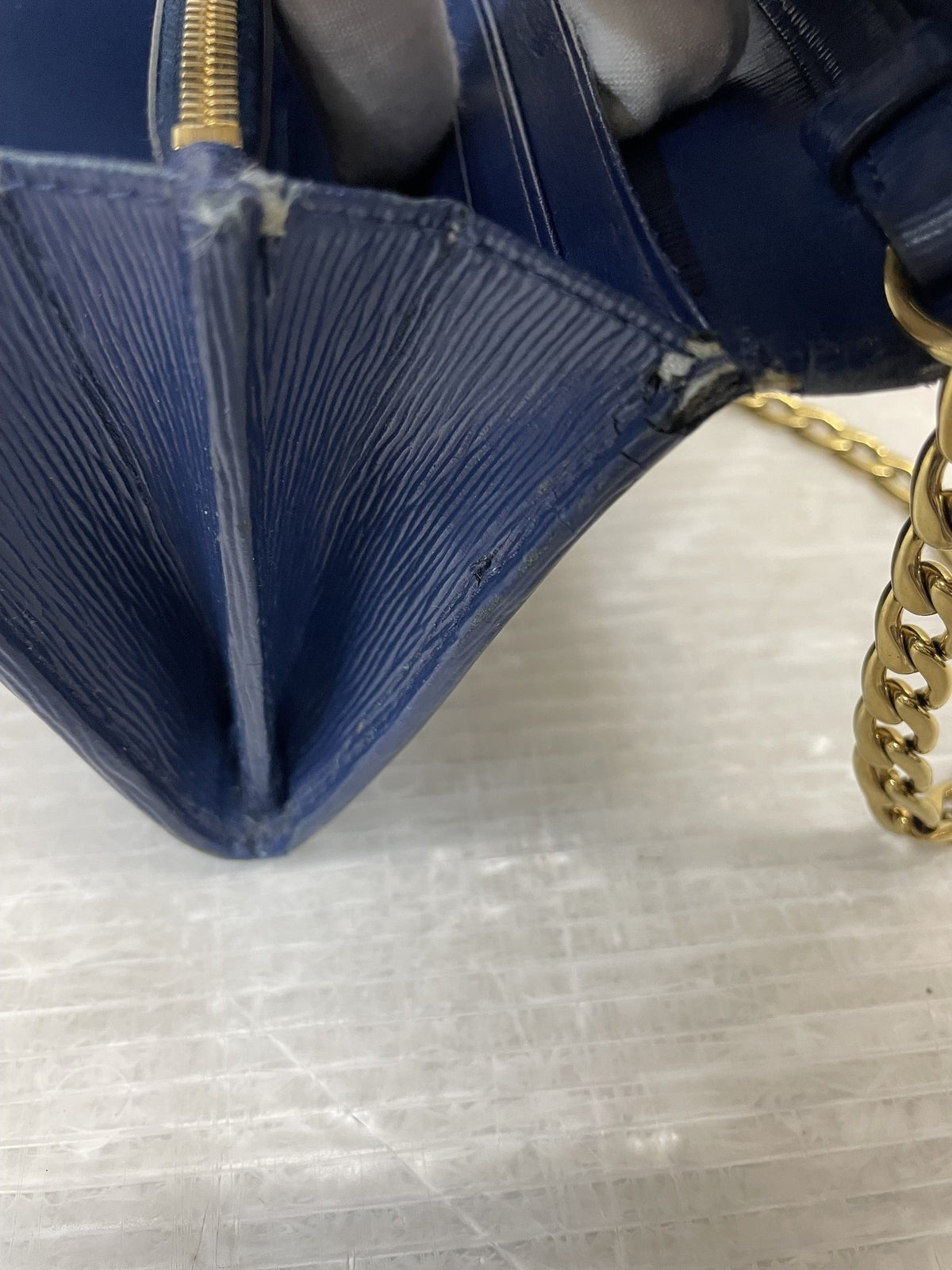 PRADA レザー チェーンウォレット 青