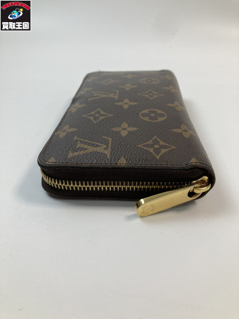 PRADA トライアングル ミニポーチ 1TT109