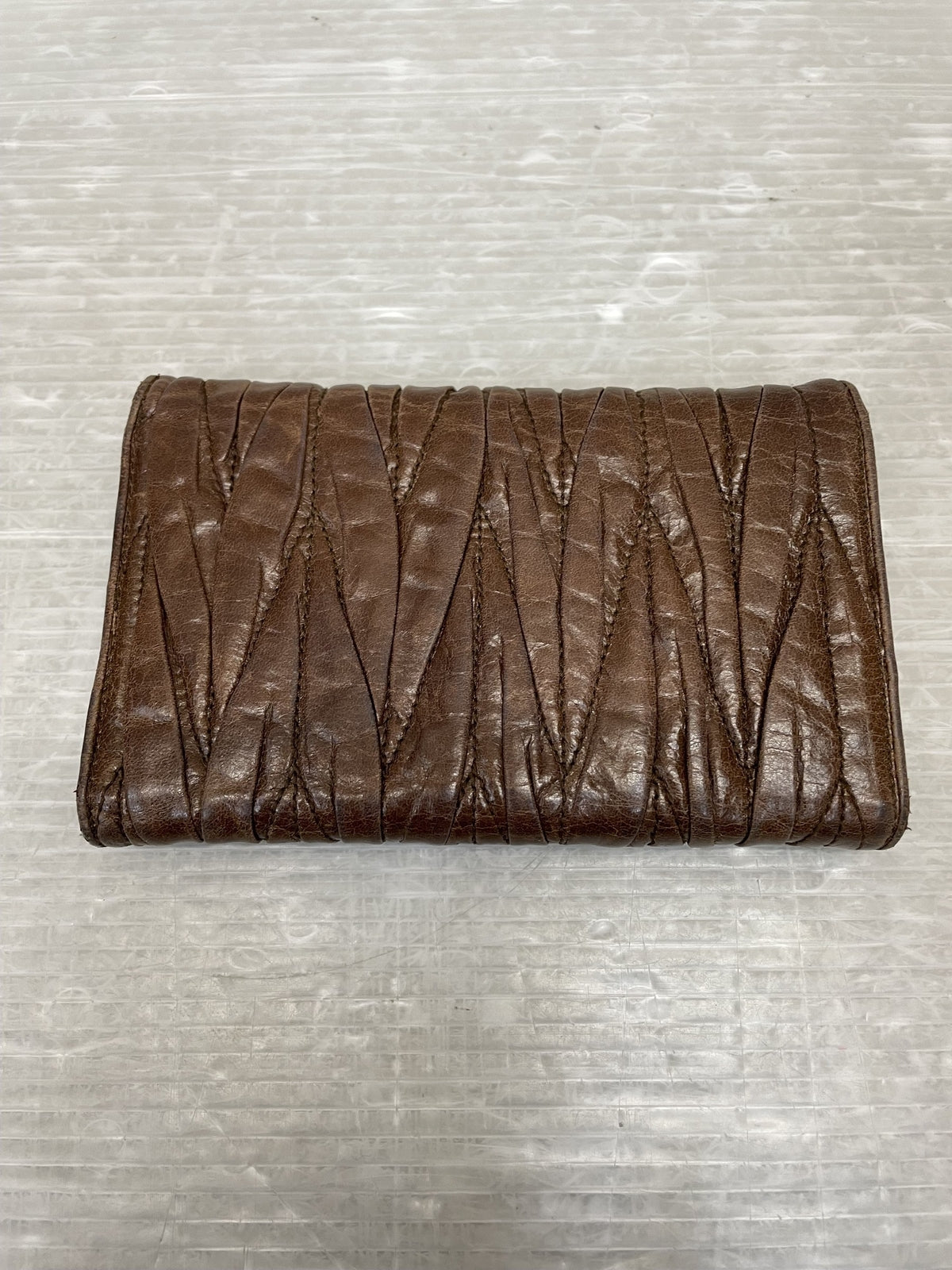 miumiu マテラッセ 3つ折りミドルウォレット 茶