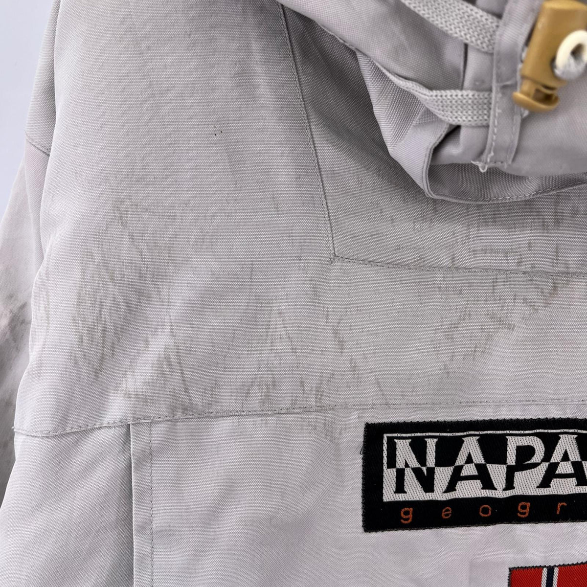 マウンテンパーカー NAPAPIJRI ｱﾉﾗｯｸﾊﾟｰｶｰ　ｸﾞﾚｰ グレー