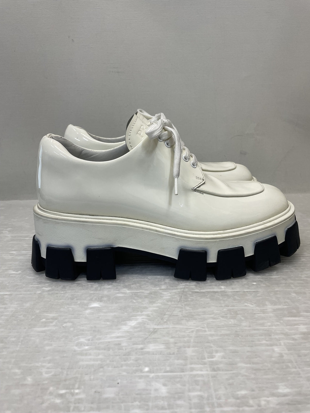 PRADA モノリス パテントレザーシューズ 36 1/2 白