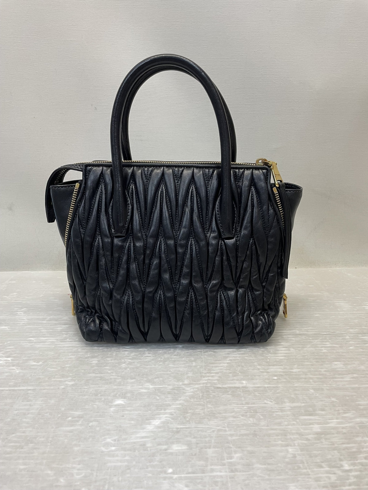miu miu ﾏﾃﾗｯｾ 2WAYﾊﾞｯｸﾞ ﾌﾞﾗｯｸ