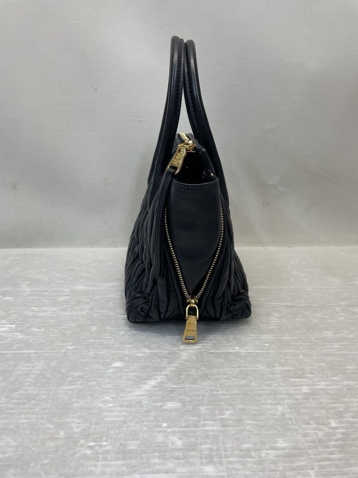 miu miu ﾏﾃﾗｯｾ 2WAYﾊﾞｯｸﾞ ﾌﾞﾗｯｸ