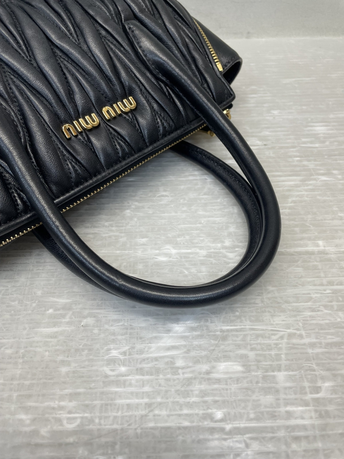 miu miu ﾏﾃﾗｯｾ 2WAYﾊﾞｯｸﾞ ﾌﾞﾗｯｸ