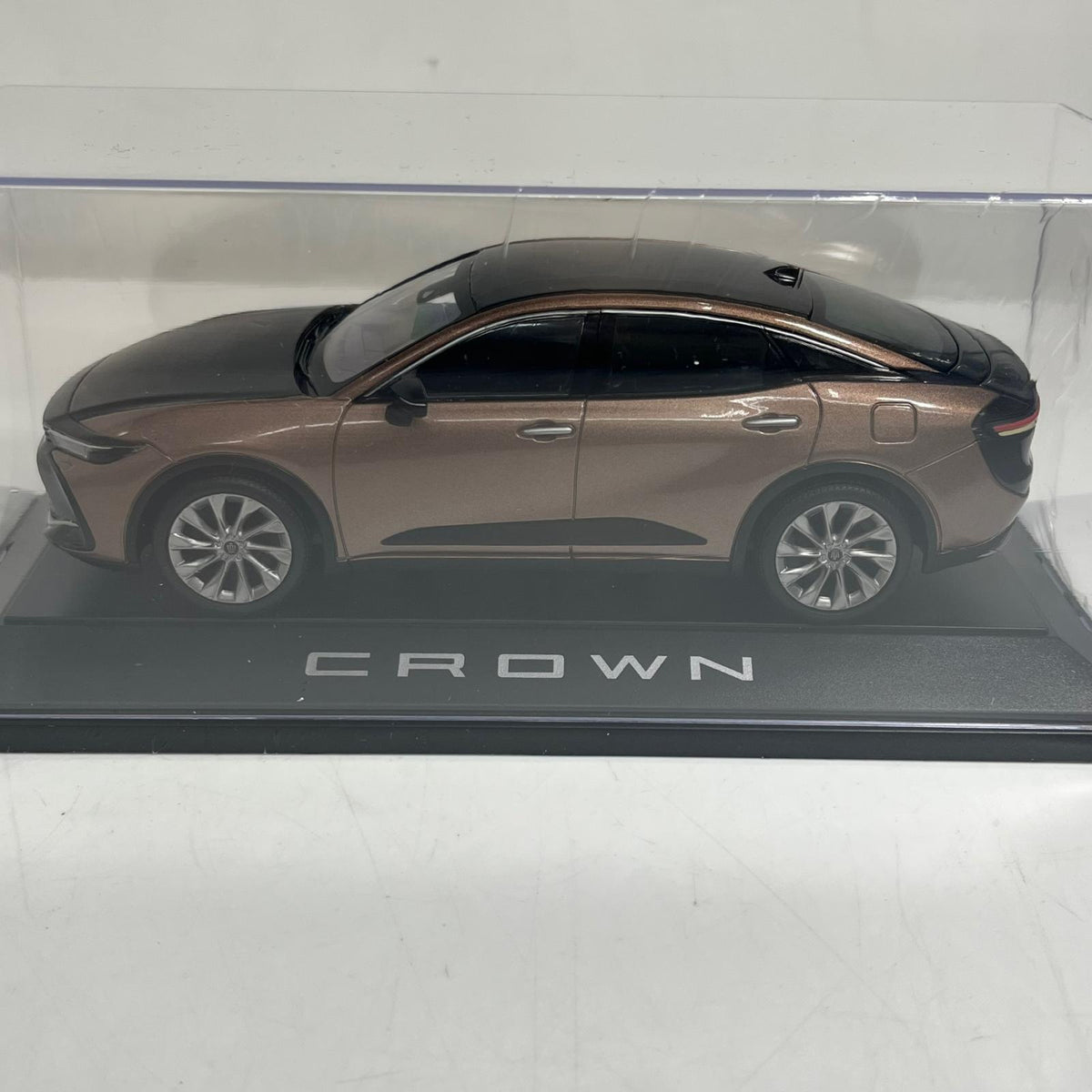 クラウン　HEV カラーサンプル