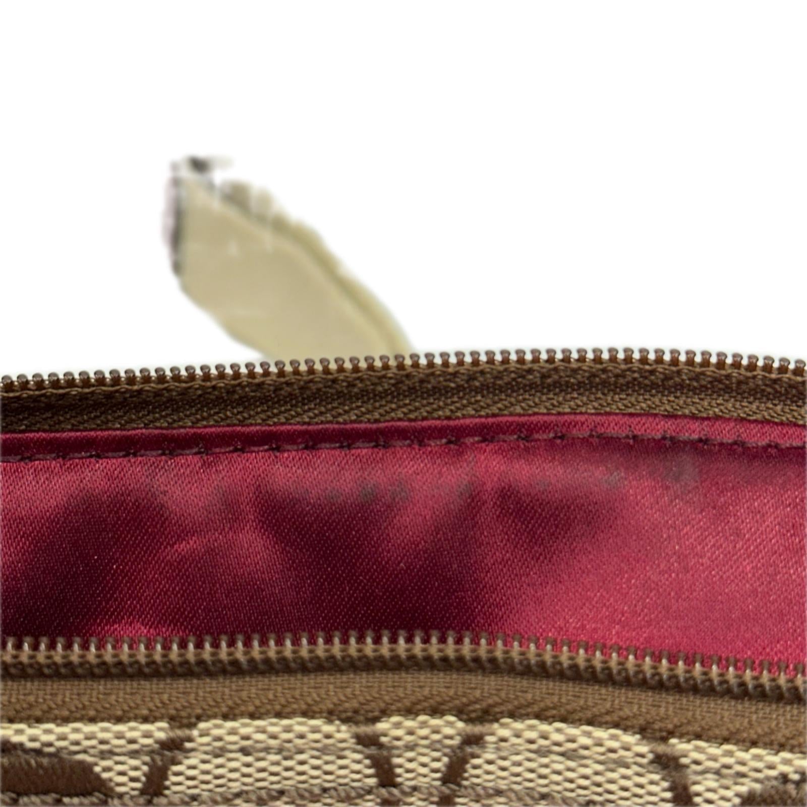 COACH シグネチャーキャンバスショルダーバッグ