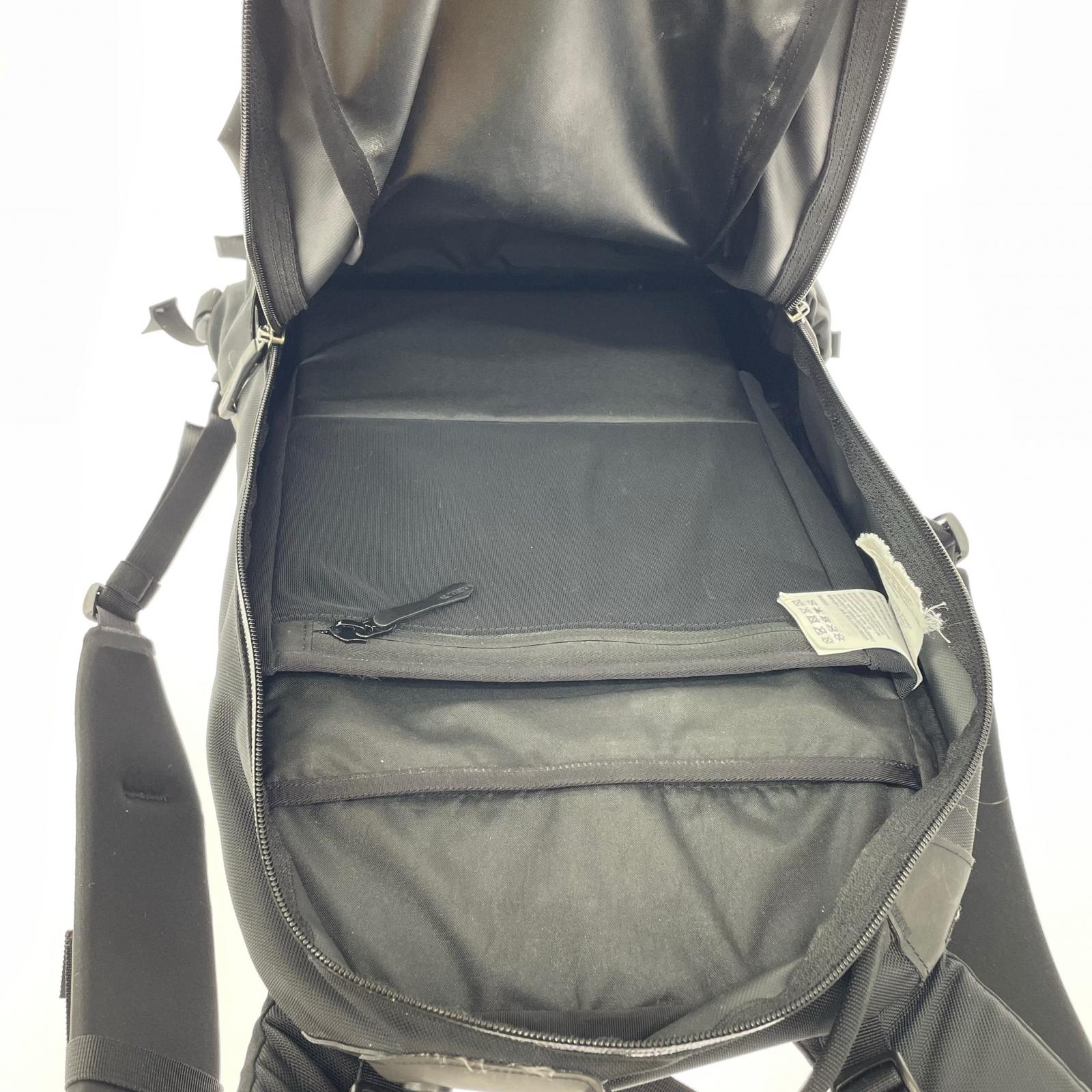 リュック・デイパック Arro 22 Buckpack 22 L ブラック