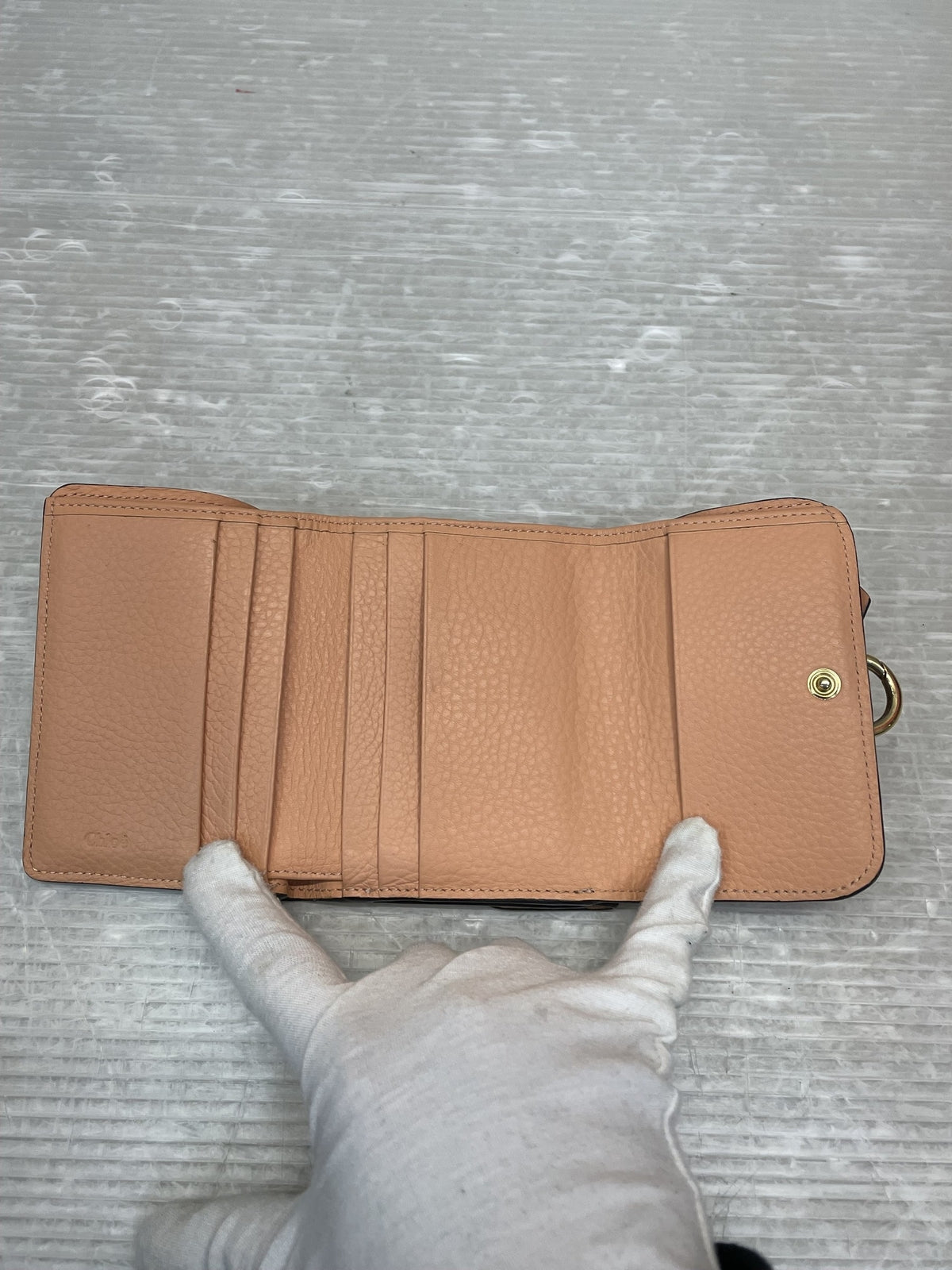Chloe アルファベット スモールトリフォールド コンパクトウォレット