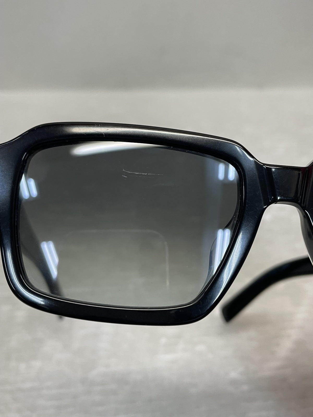 PRADA SPR02Z-F サイドロゴ レクタンギュラー サングラス 黒