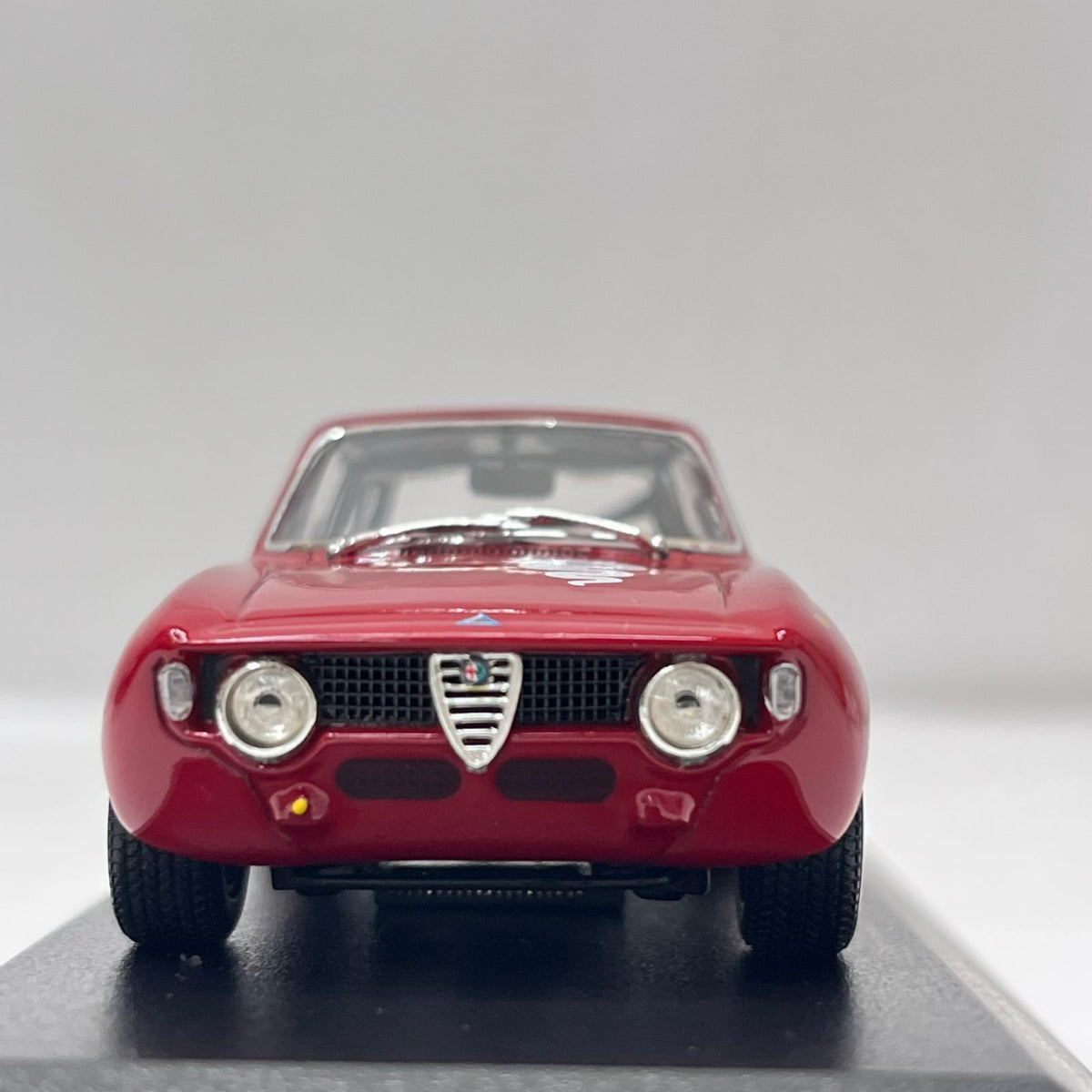 Alfa Romeo GTA 1300 Junior アルファロメオ GTA 1300 ジュニア（レッド） ミニチャンプス（MINICHAMPS） スケールカー