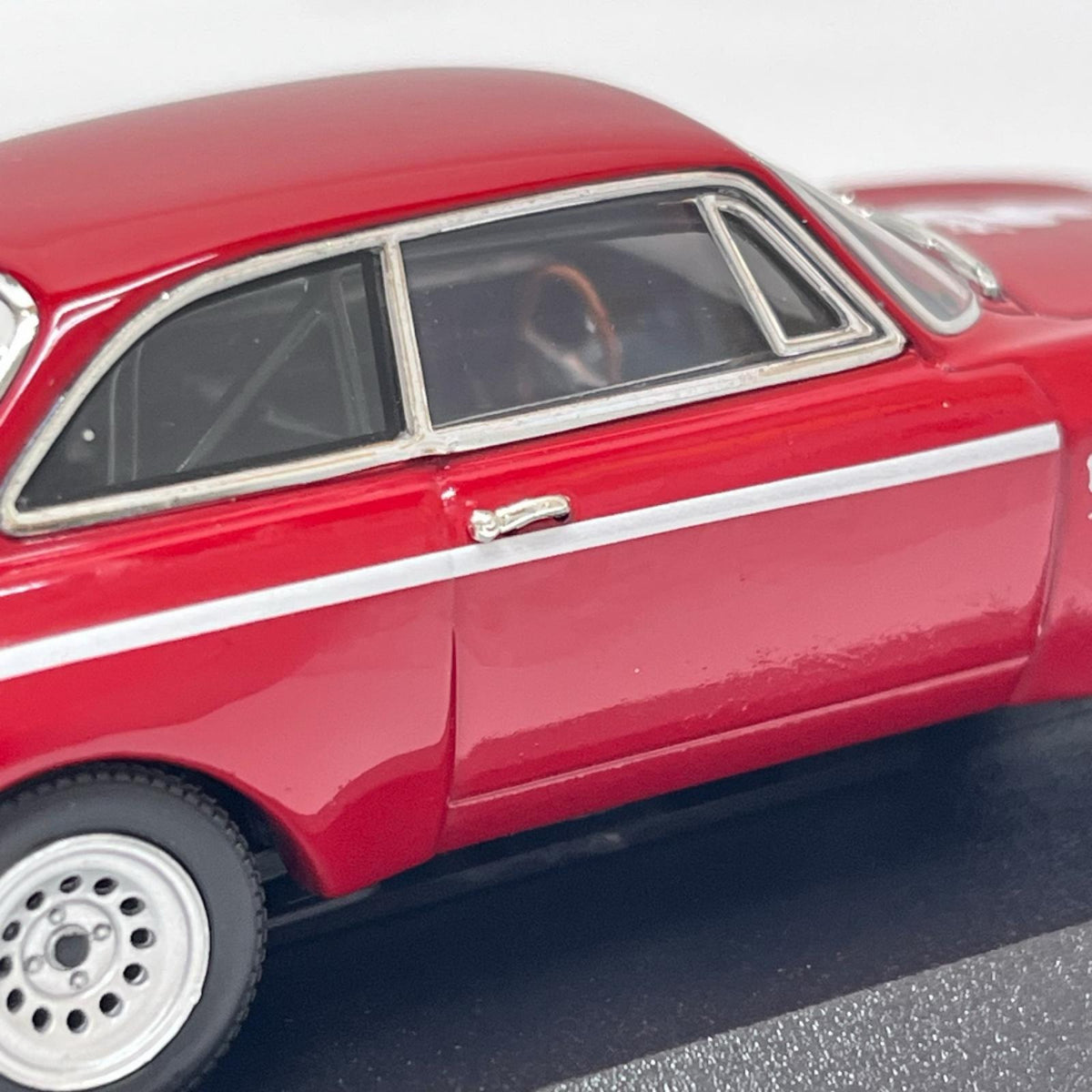 Alfa Romeo GTA 1300 Junior アルファロメオ GTA 1300 ジュニア（レッド） ミニチャンプス（MINICHAMPS） スケールカー
