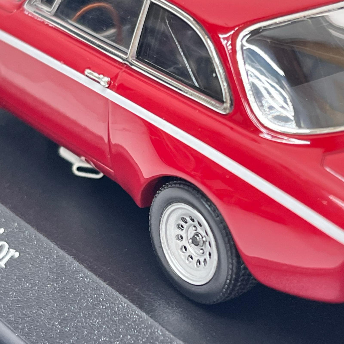 Alfa Romeo GTA 1300 Junior アルファロメオ GTA 1300 ジュニア（レッド） ミニチャンプス（MINICHAMPS） スケールカー