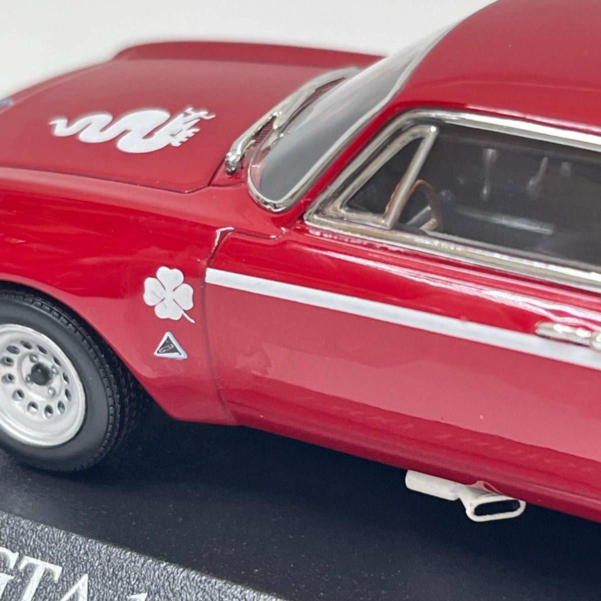 Alfa Romeo GTA 1300 Junior アルファロメオ GTA 1300 ジュニア（レッド） ミニチャンプス（MINICHAMPS） スケールカー