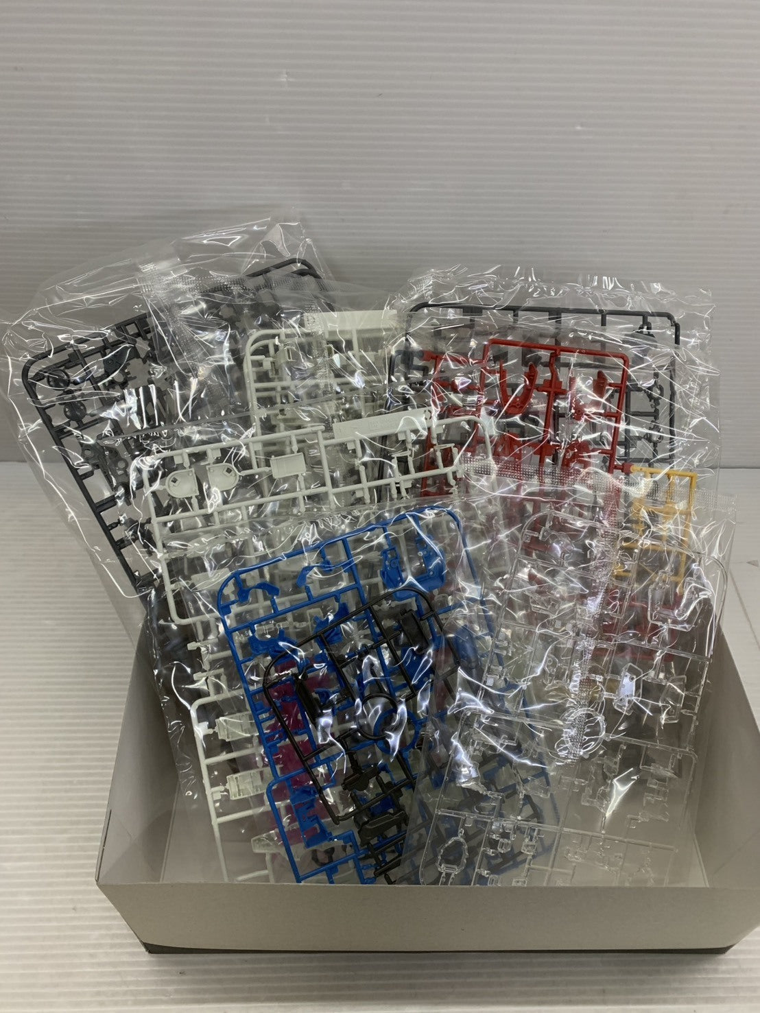 陸戦型ガンダム MGモデル　1/100スケール ガンプラ