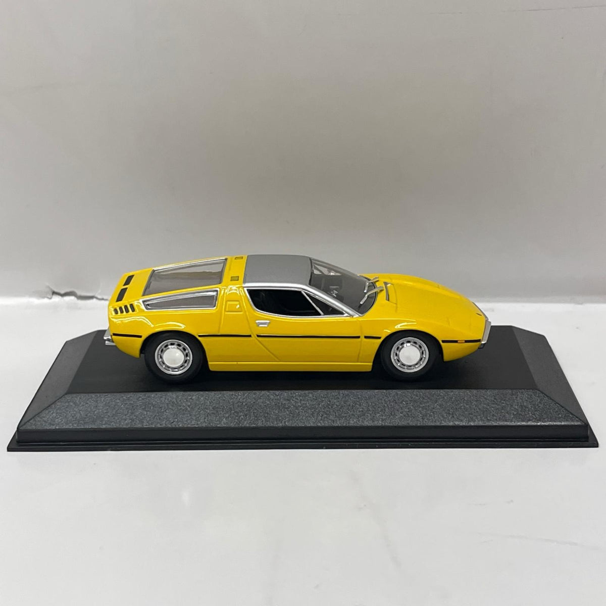 PMA Maserati Bora 1972 ミニチャンプス（MINICHAMPS） スケールカー
