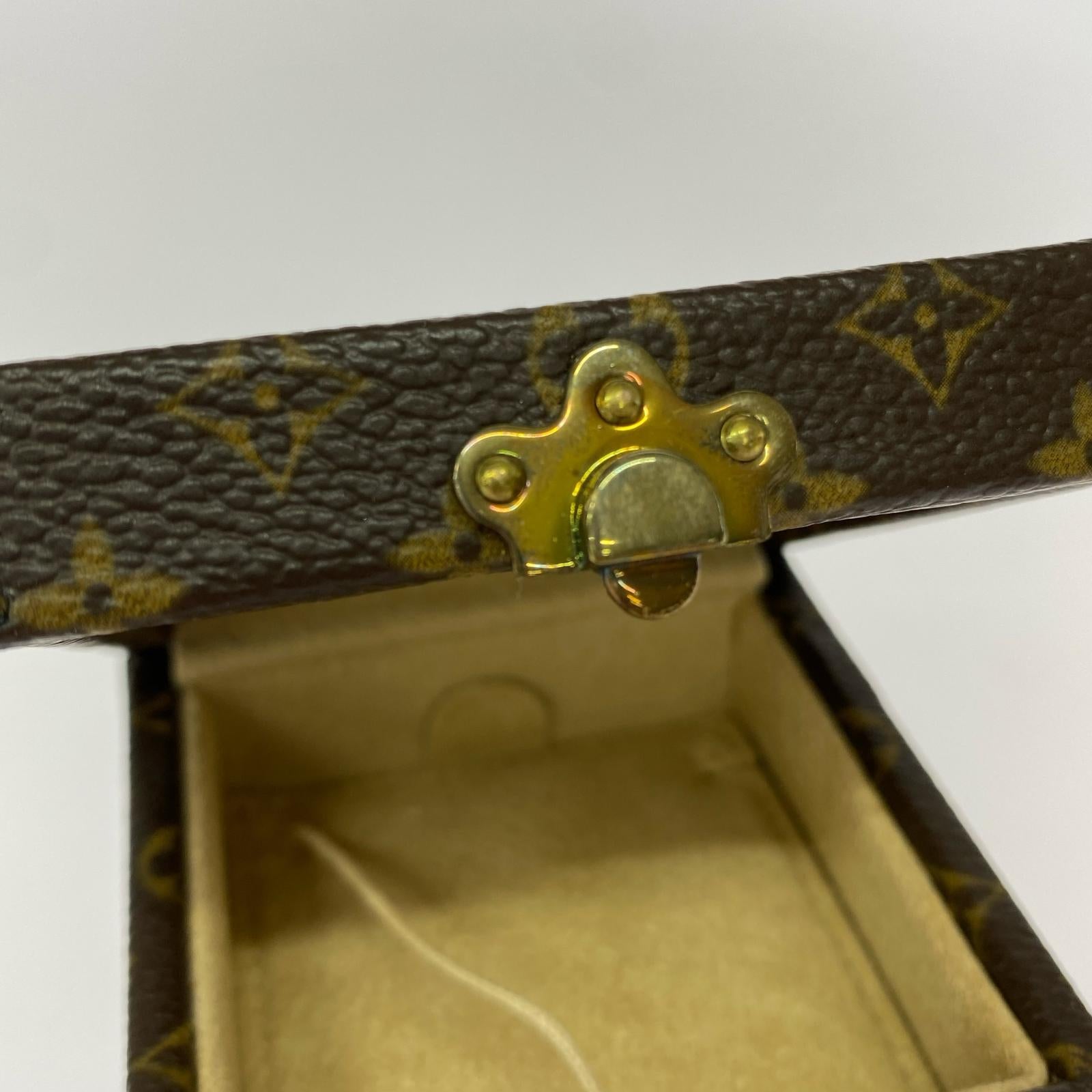 LV アクセサリーボックス