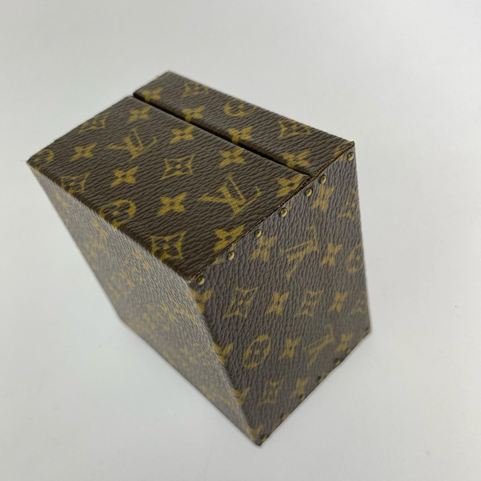 LV アクセサリーボックス