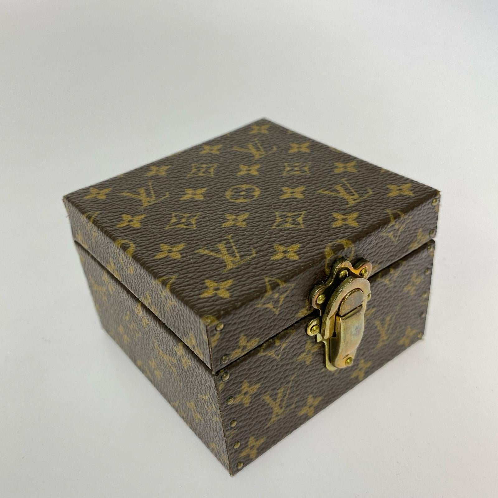 LV アクセサリーボックス