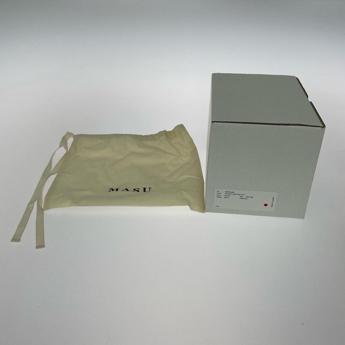 その他バッグ LEATHER CAKE BAG PETIT SILVER シルバー
