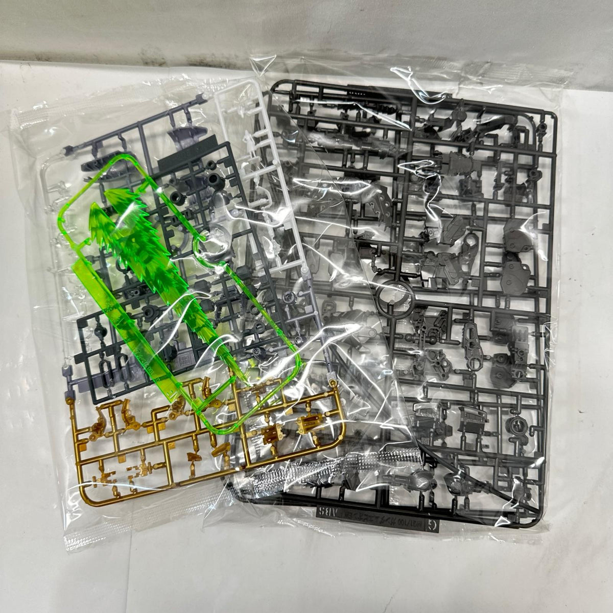 MG 1/100 ガンダムエピオン EW スペシャルコーティング ガンダム BANDAI ガンプラ