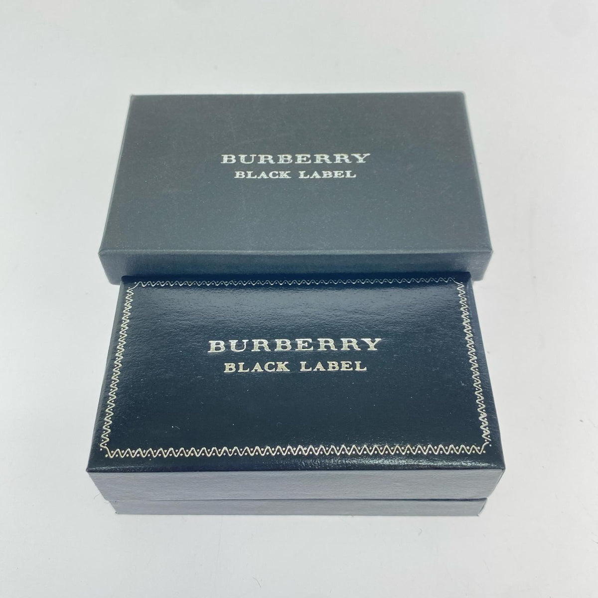 その他アクセサリー BURBERRY BLACK LABEL ロゴ刻印 タイピン ブラック