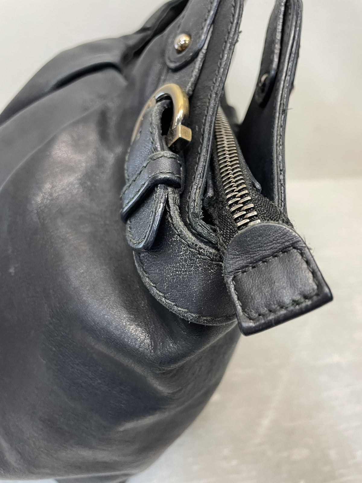 S.Ferragamo ﾚｻﾞｰｶﾞﾝﾁｰﾆ ﾄｰﾄﾊﾞｯｸ 黒