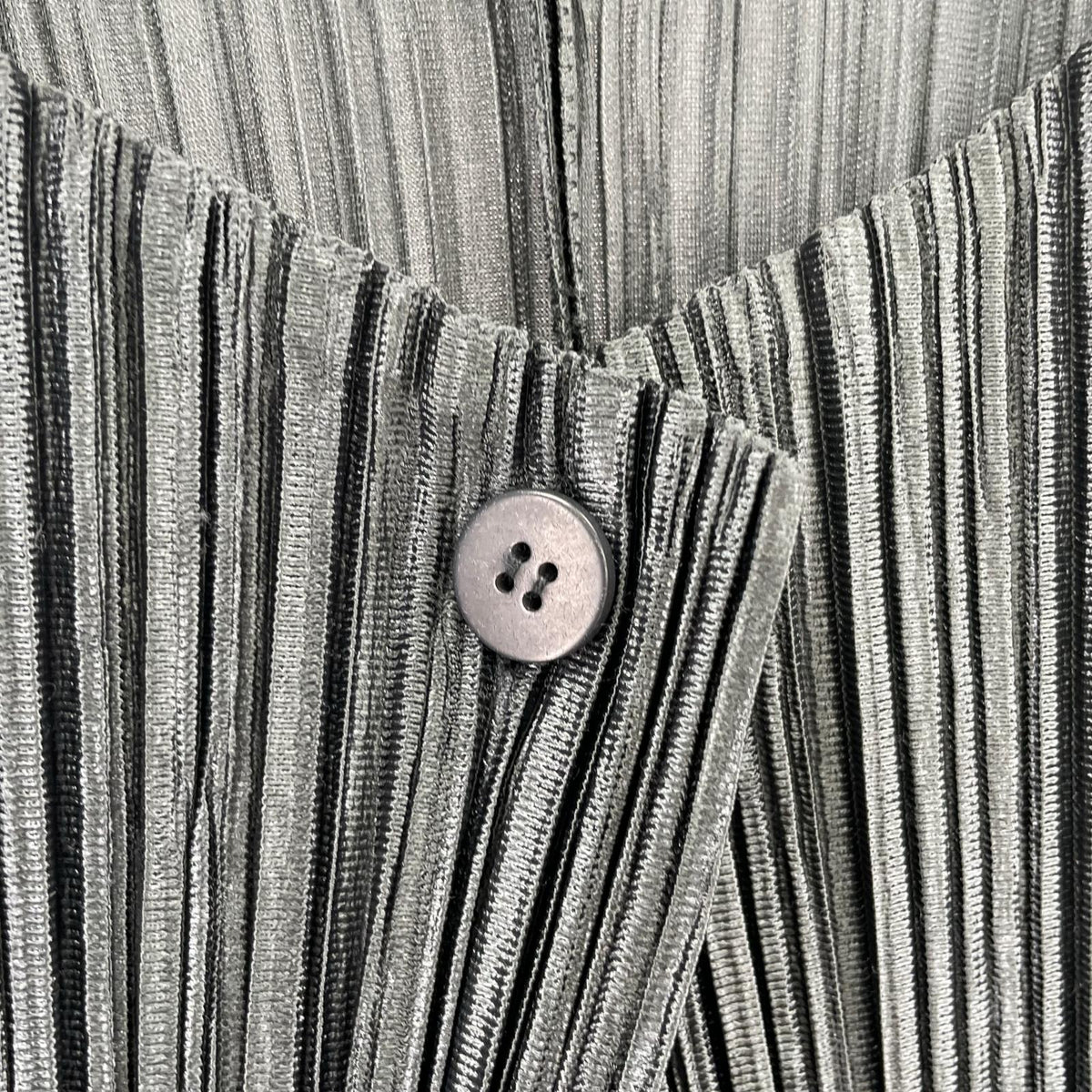 長袖Ｔシャツ PLEATS PLEASE プリーツカーディガン PP41-J0187 緑 (3) 3 グリーン