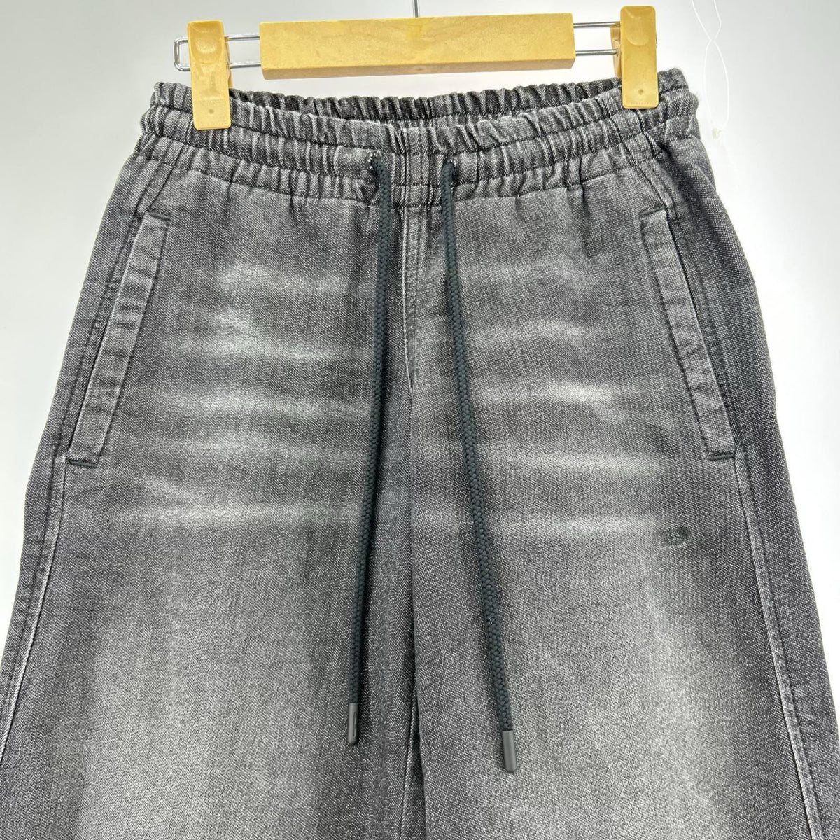デニムパンツ DIESEL D-AINTY JOGG ﾘﾗｯｸｽｲｰｼﾞﾃﾞﾆﾑﾊﾟﾝﾂ 黒 ブラック