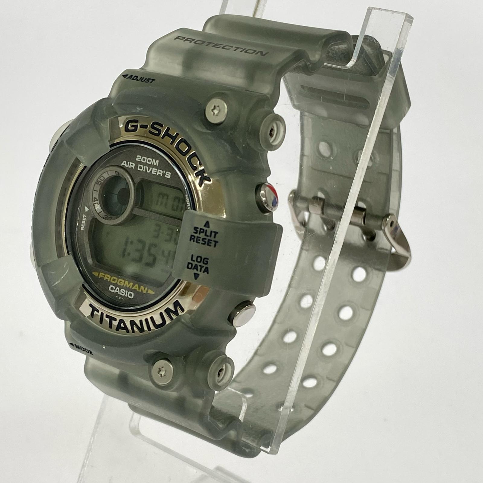 腕時計 DW-8200MS-8T メンインスモーク デジタル クォーツ腕時計 クリア