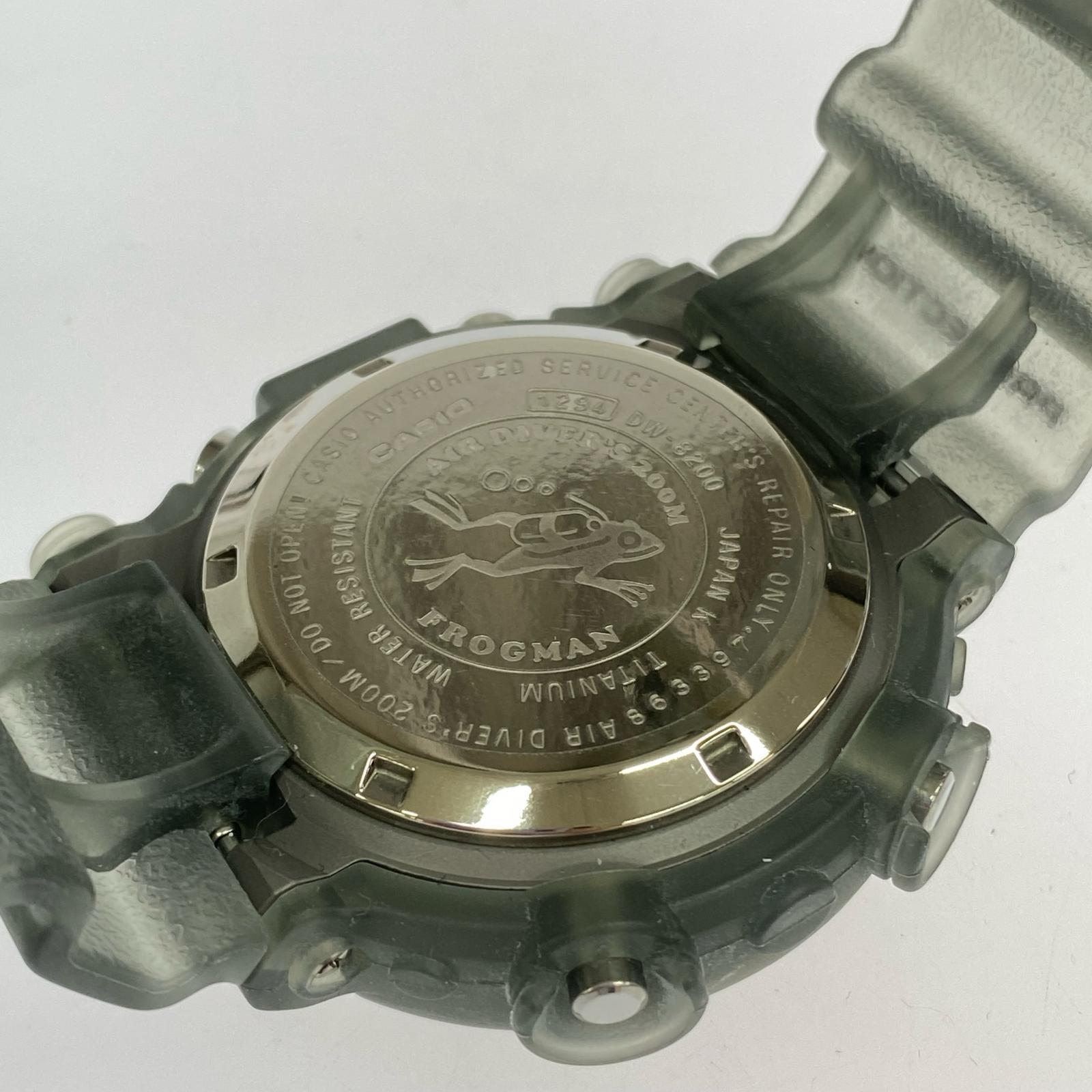 腕時計 DW-8200MS-8T メンインスモーク デジタル クォーツ腕時計 クリア