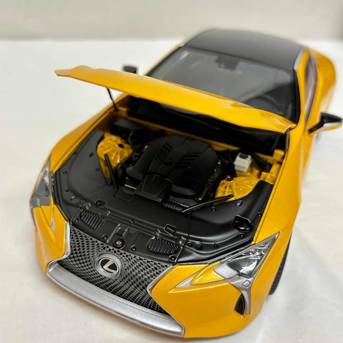 AUTOart 1/18 Lexus LC500 ﾒﾀﾘｯｸｲｴﾛｰ オートアート スケールカー
