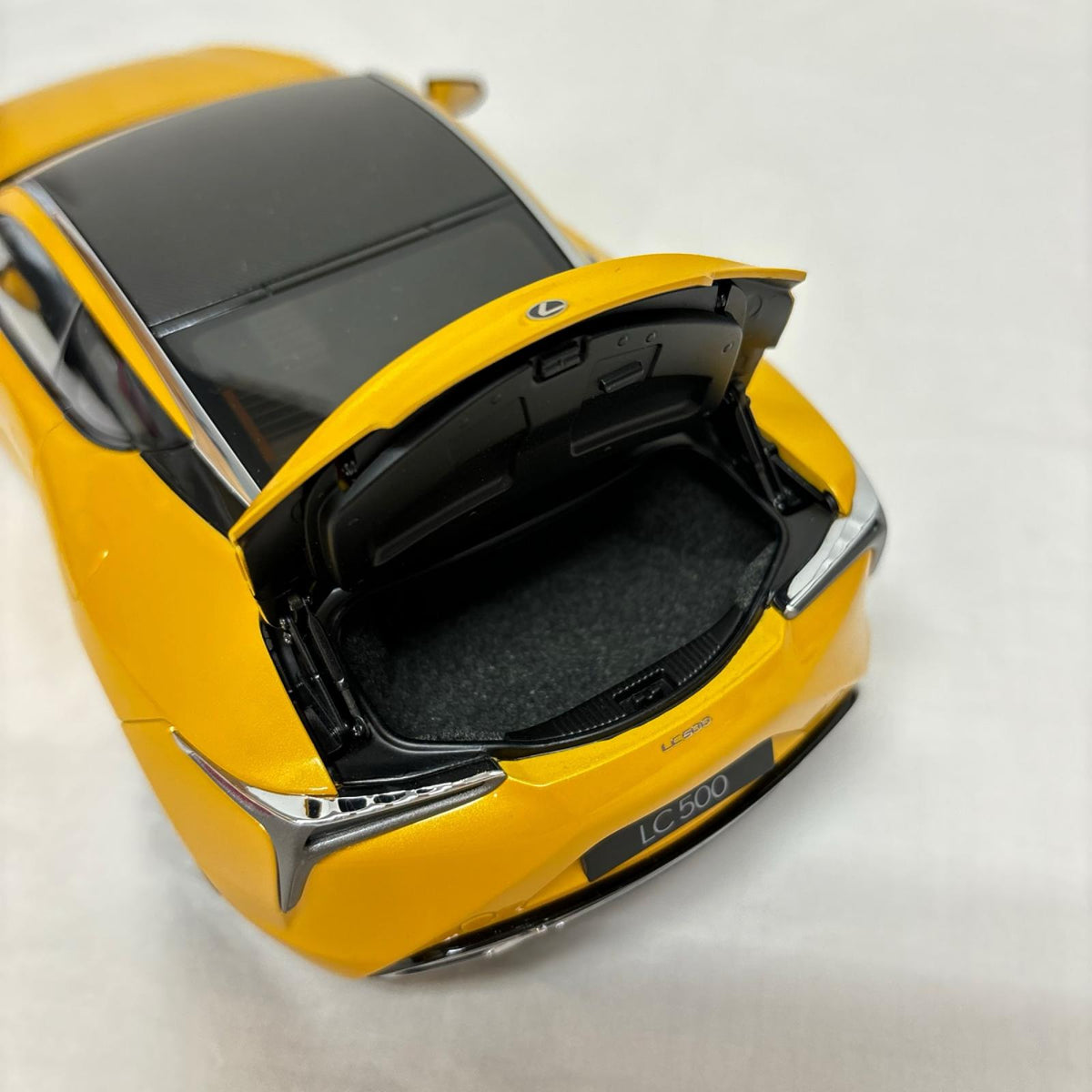 AUTOart 1/18 Lexus LC500 ﾒﾀﾘｯｸｲｴﾛｰ オートアート スケールカー