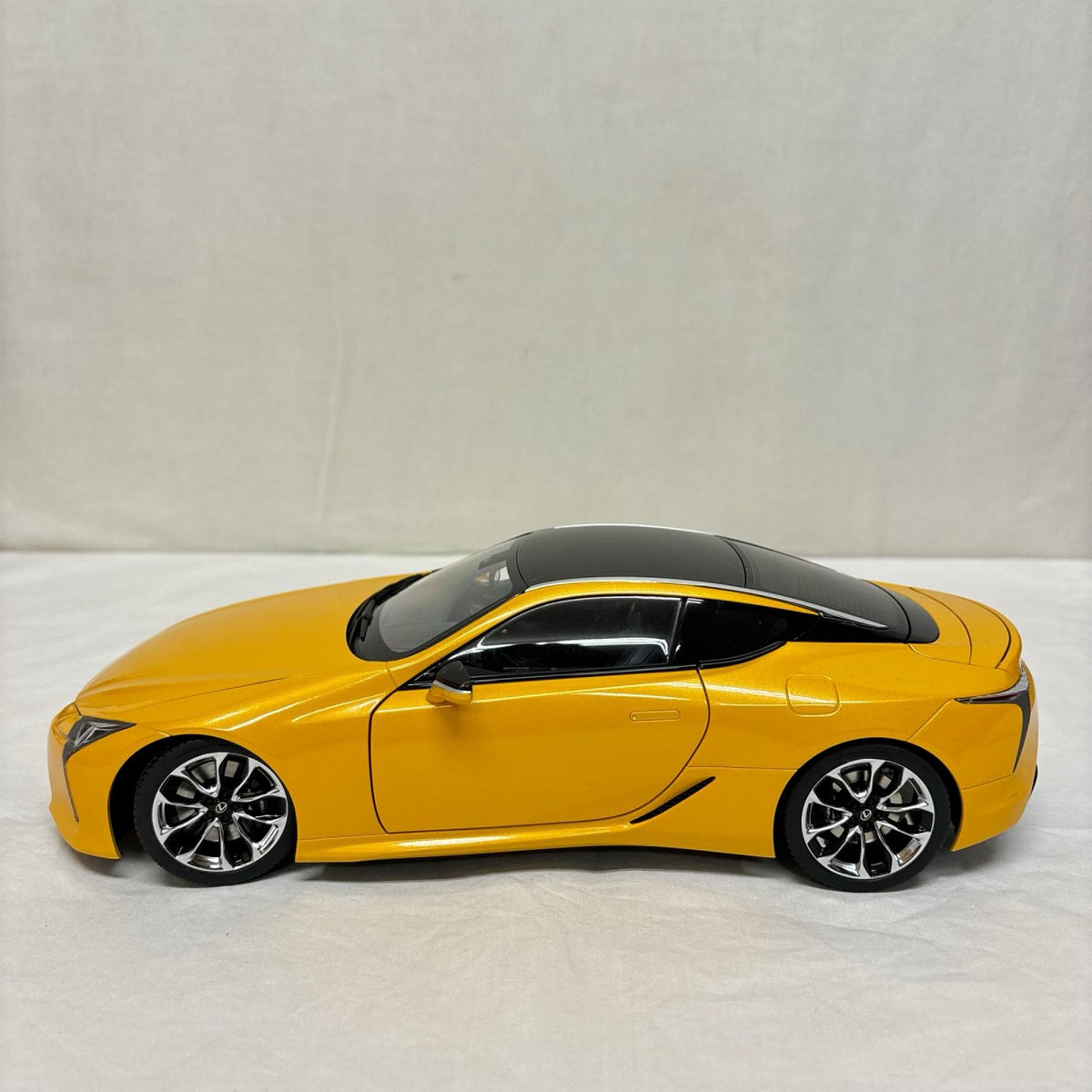 AUTOart 1/18 Lexus LC500 ﾒﾀﾘｯｸｲｴﾛｰ オートアート スケールカー
