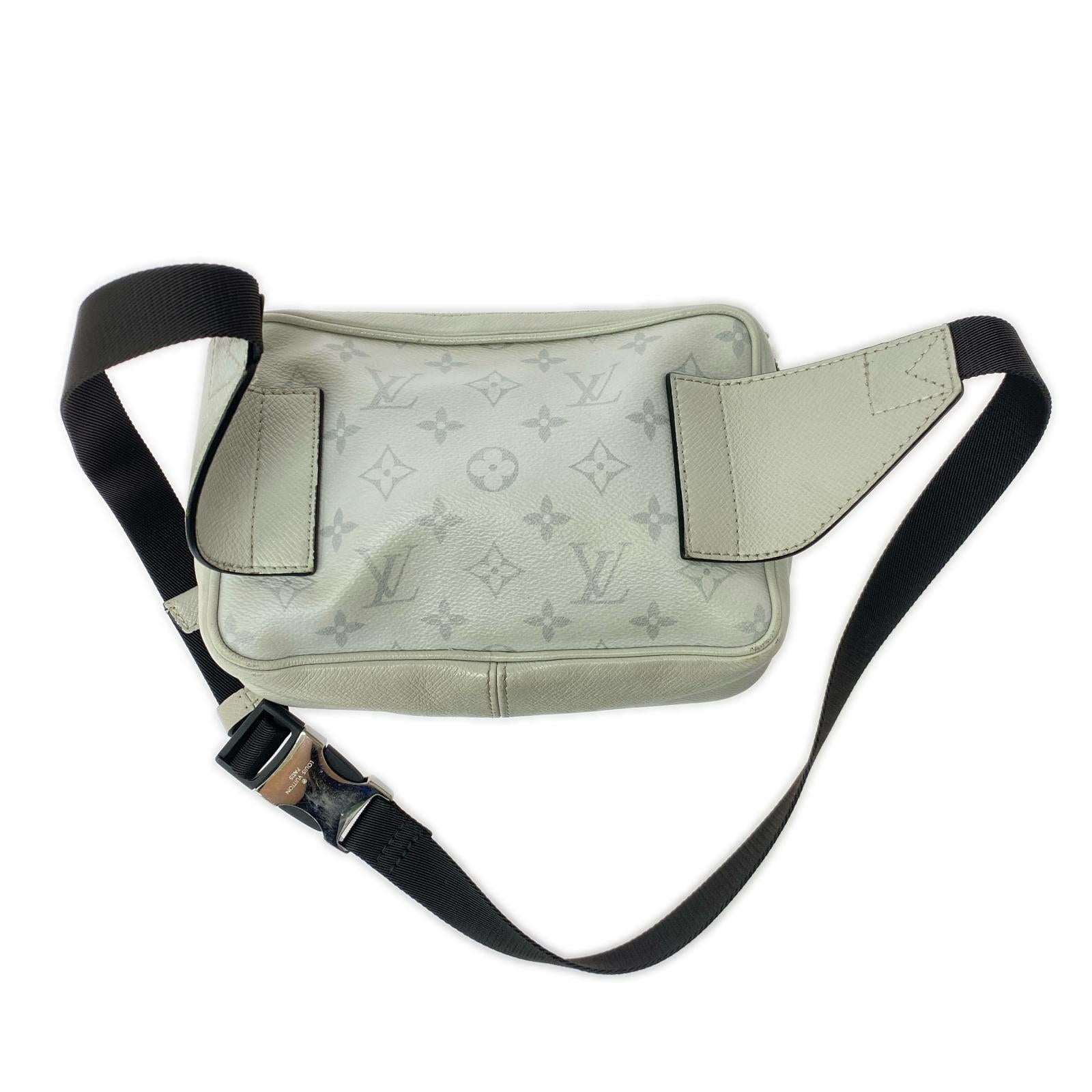 LV/タイガラマ/アウトドア・メッセンジャーPM M30247