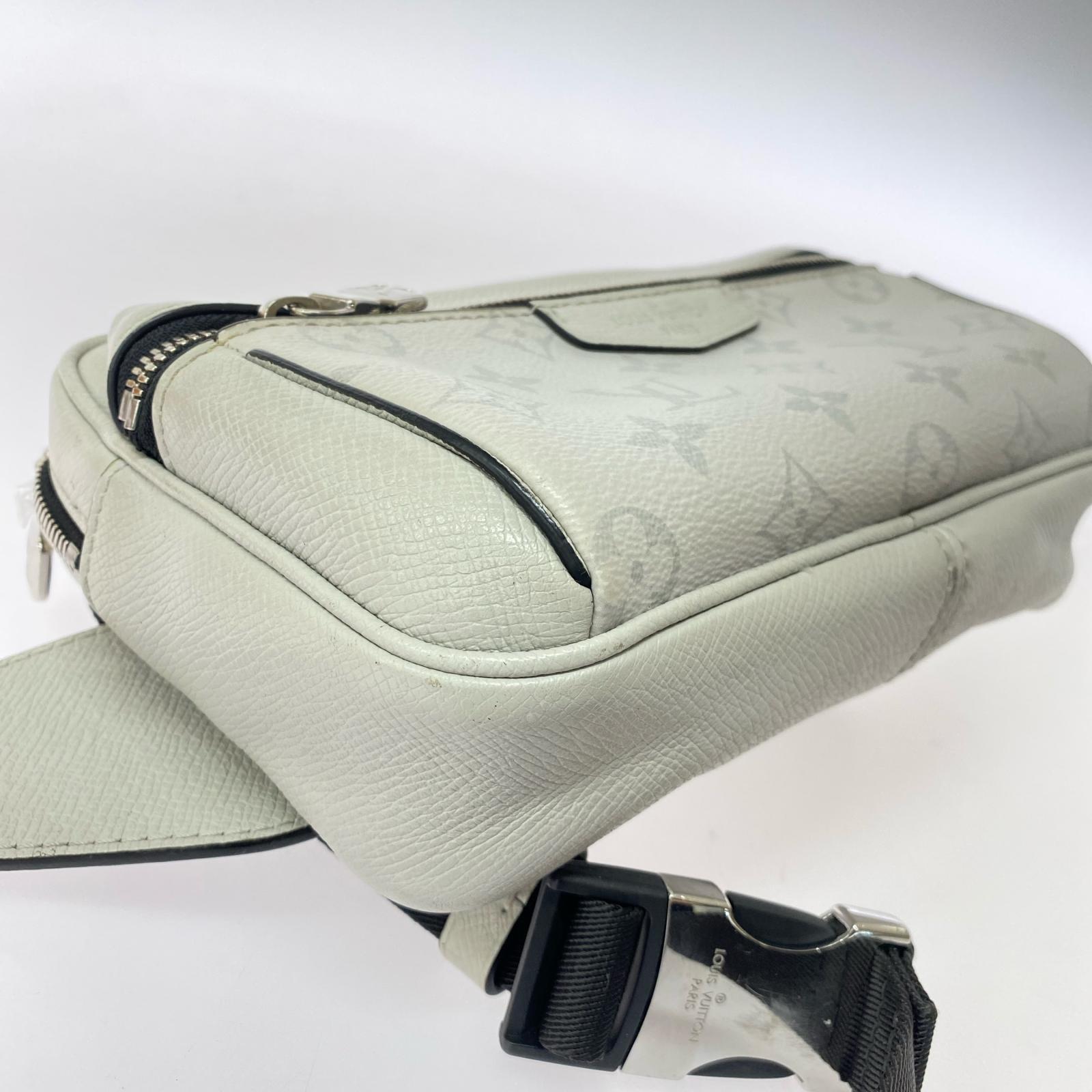 LV/タイガラマ/アウトドア・メッセンジャーPM M30247