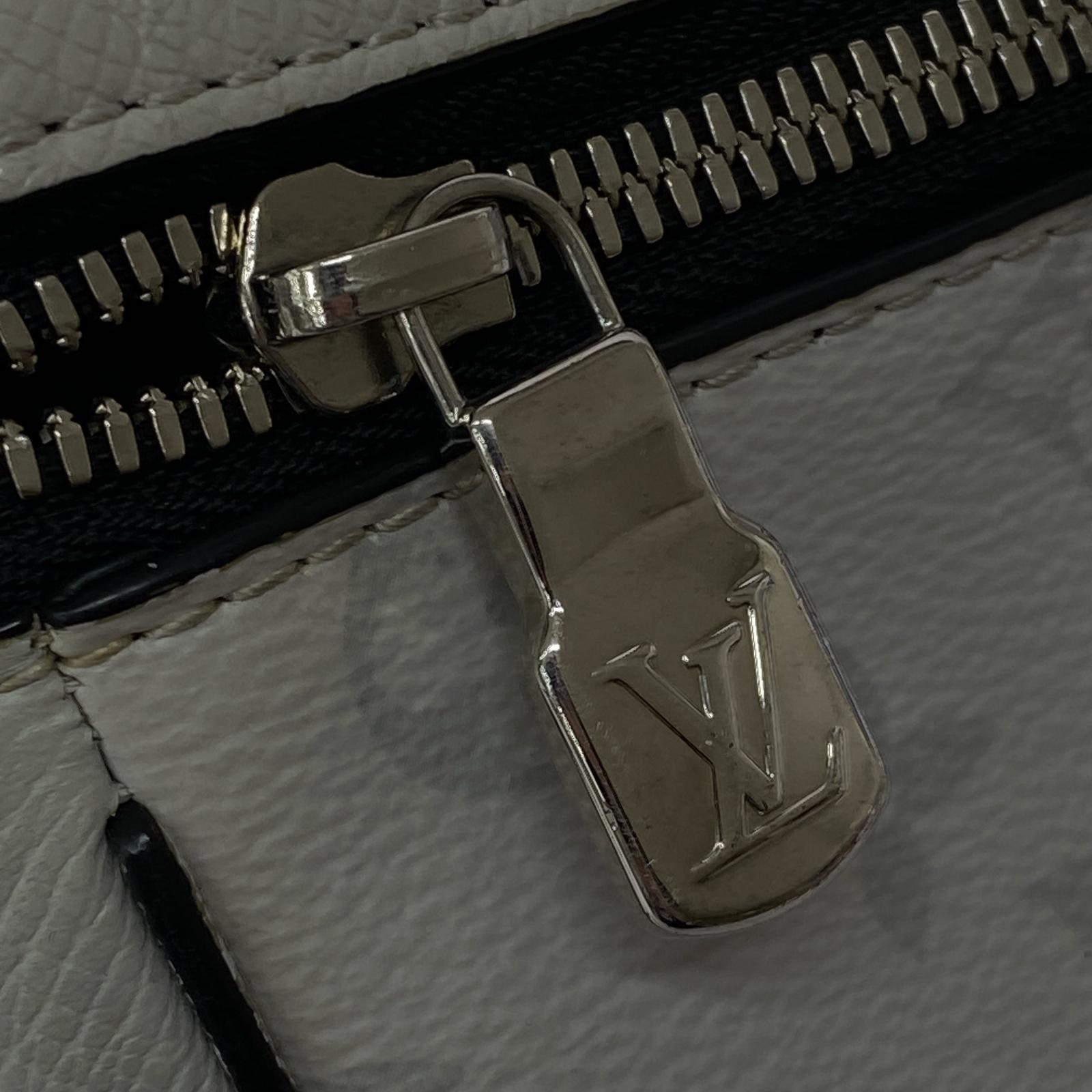 LV/タイガラマ/アウトドア・メッセンジャーPM M30247