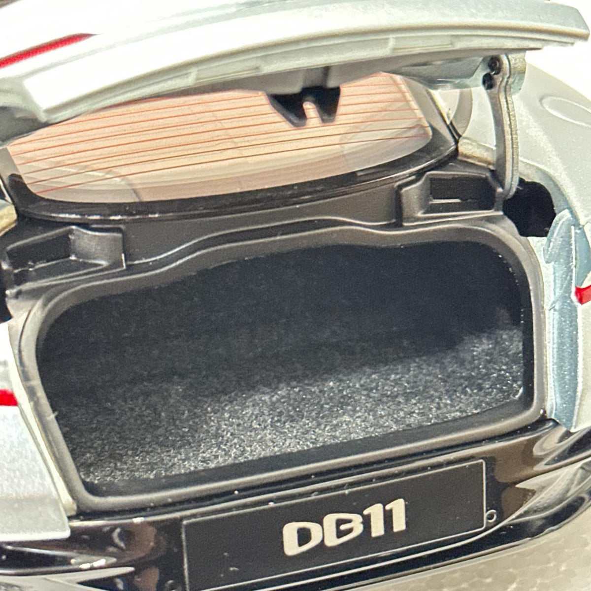 AUTOart 1/18 アストンマーチン DB11 AUTOart スケールカー