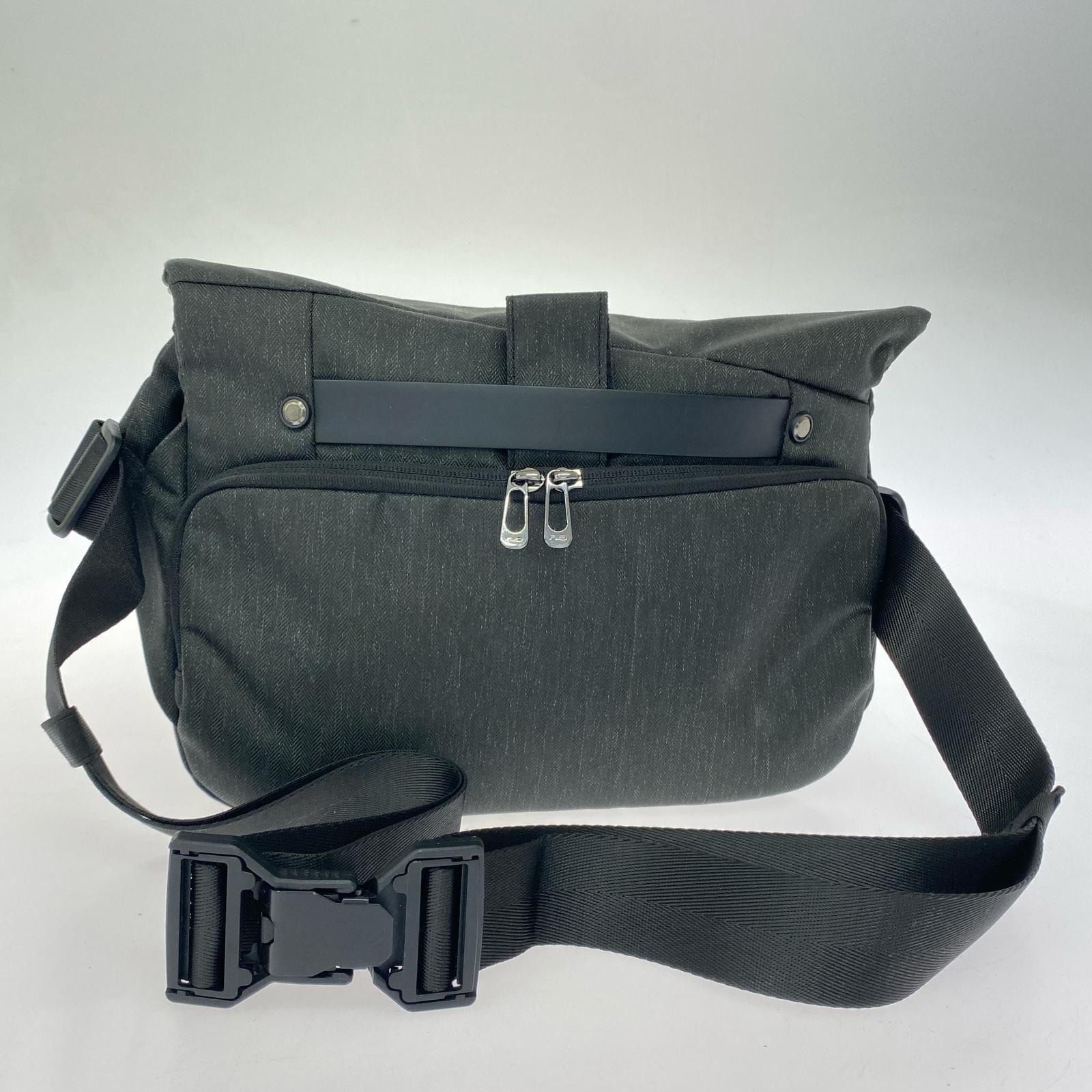 ショルダーバッグ ARBANATURE　黒 ブラック