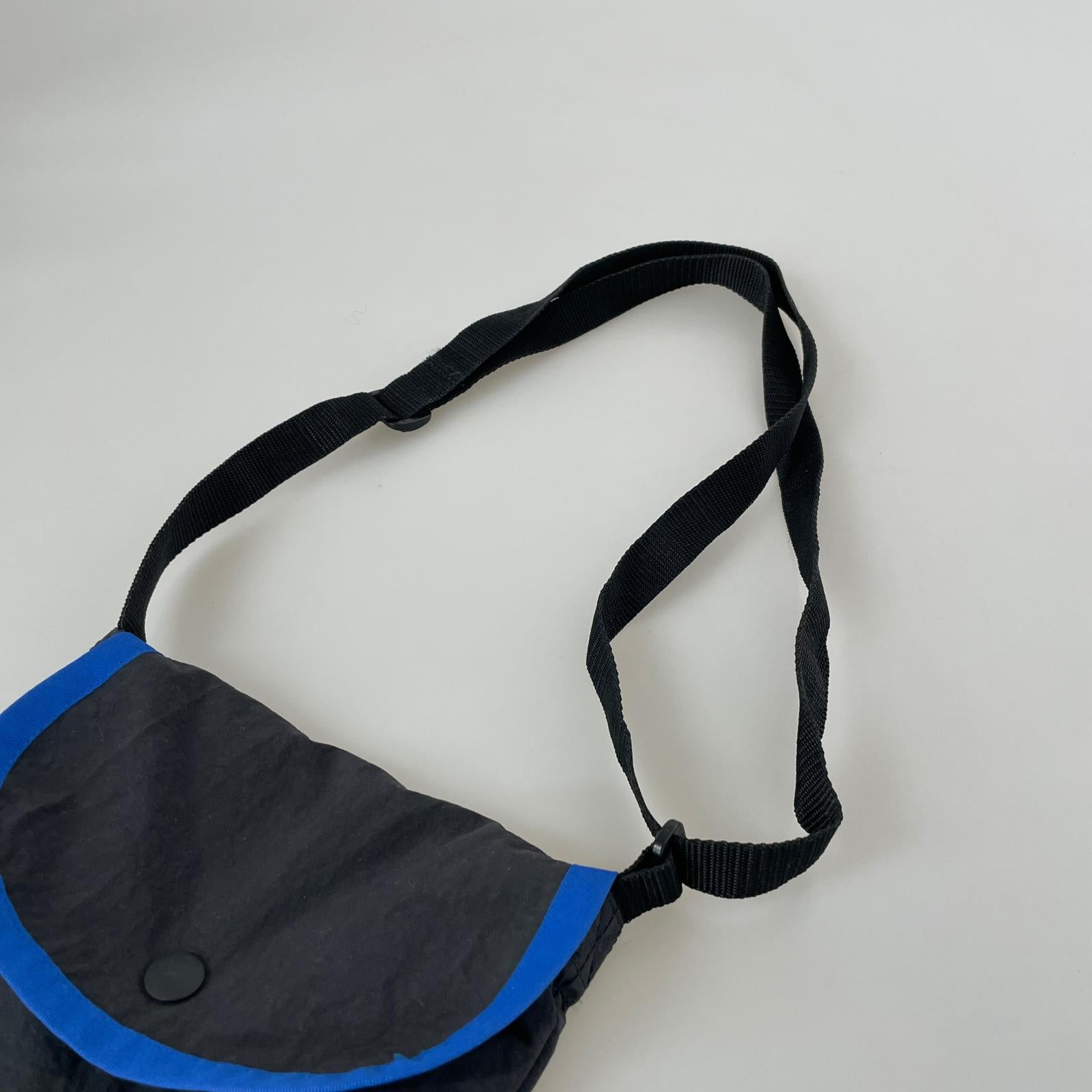 ショルダーバッグ wonderland Small Pocket サコッシュ ブラック