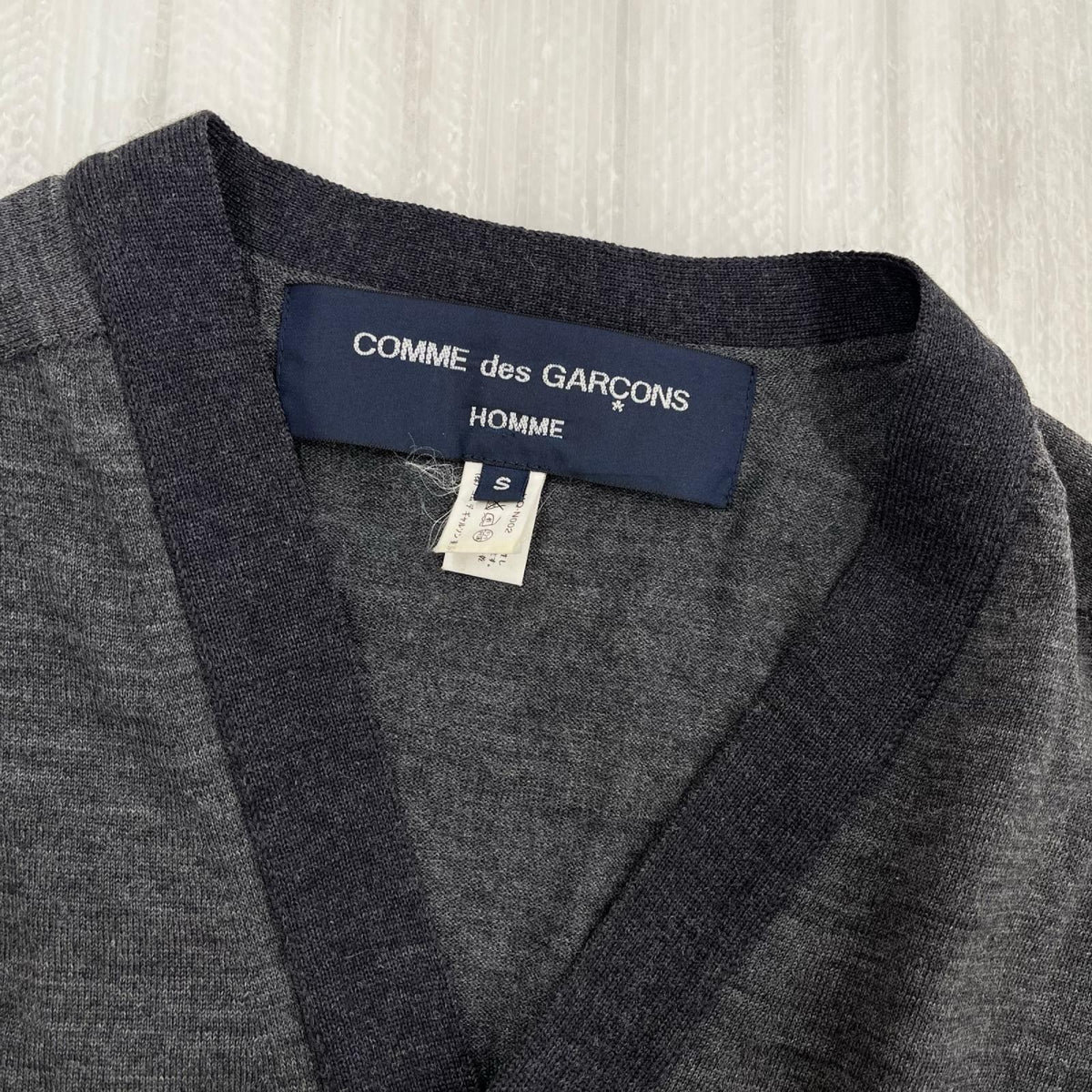 カーディガン HOMME 毛100％　ｶｰﾃﾞｨｶﾞﾝ　S S グレー