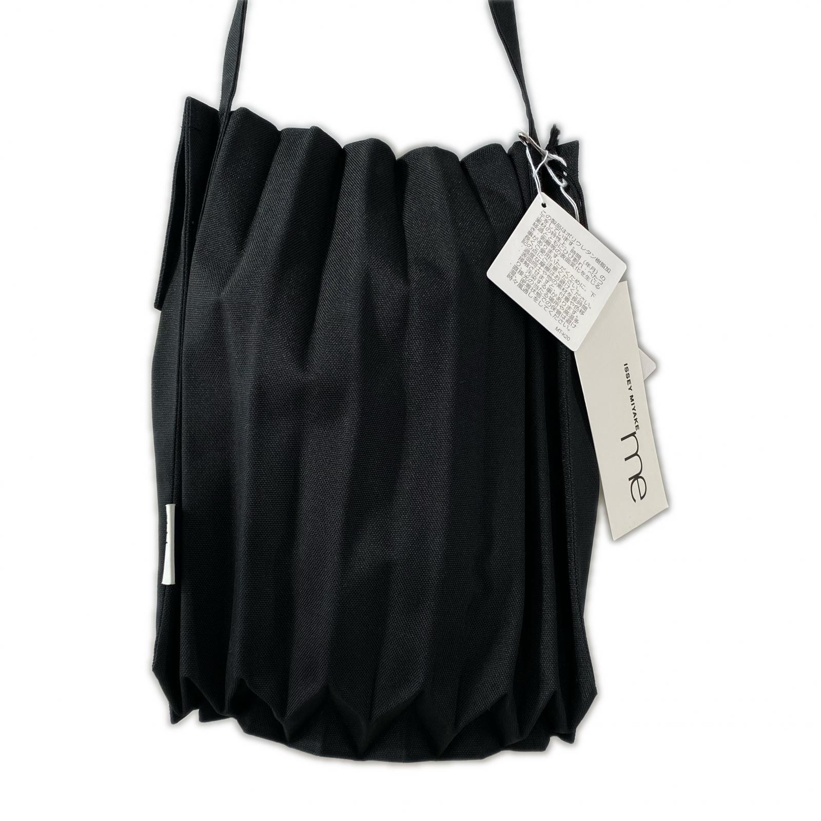 ショルダーバッグ ISSEY MIYAKE ショルダーバッグ ブラック