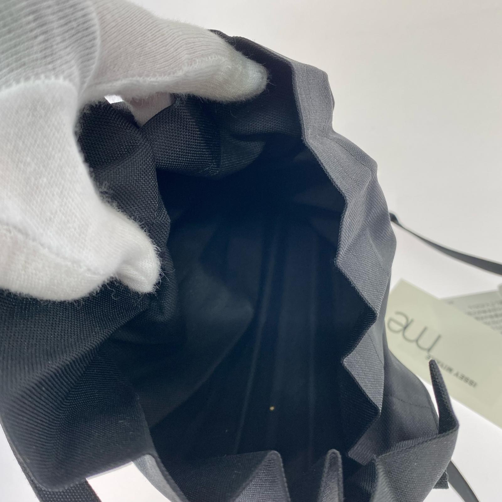 ショルダーバッグ ISSEY MIYAKE ショルダーバッグ ブラック