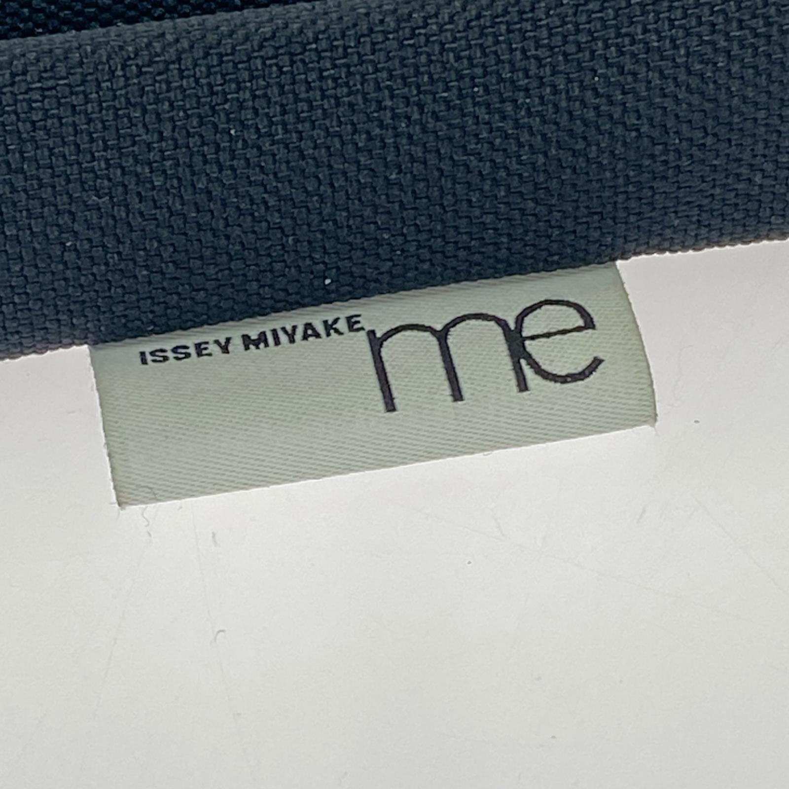 ショルダーバッグ ISSEY MIYAKE ショルダーバッグ ブラック