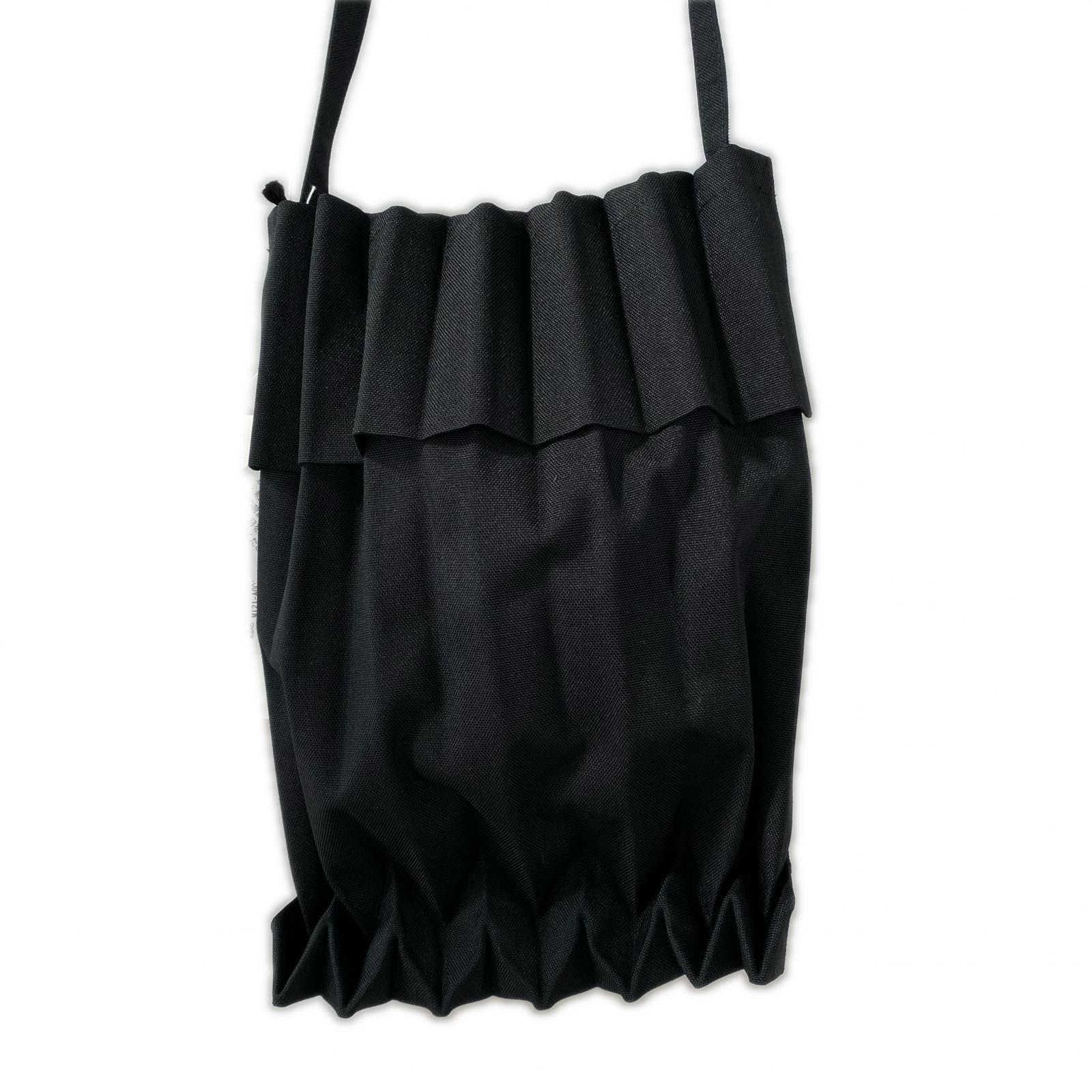 ショルダーバッグ ISSEY MIYAKE ショルダーバッグ ブラック