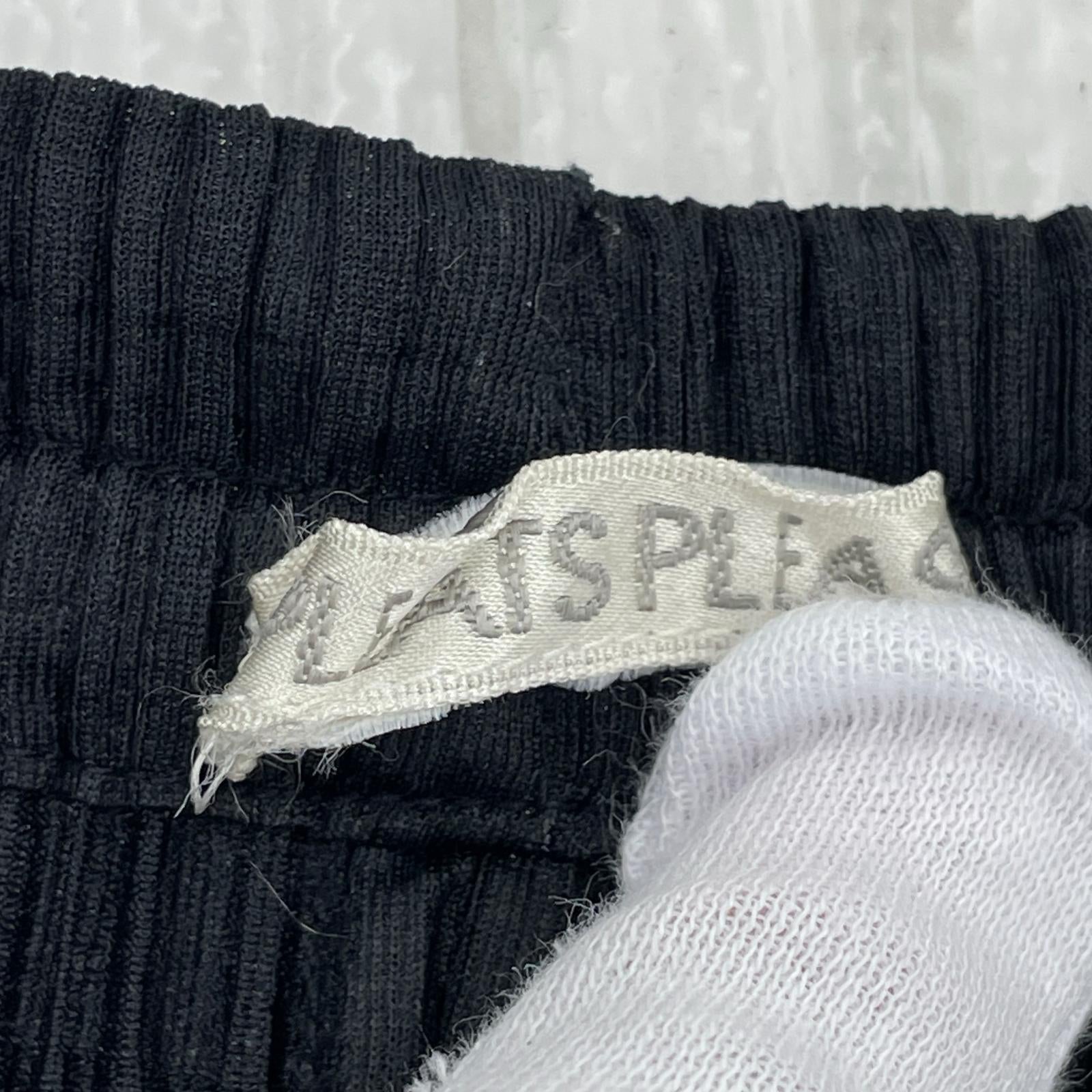パンツ ISSEY MIYAKE PLEATS PLEASE プリーツパンツ 黒 ブラック